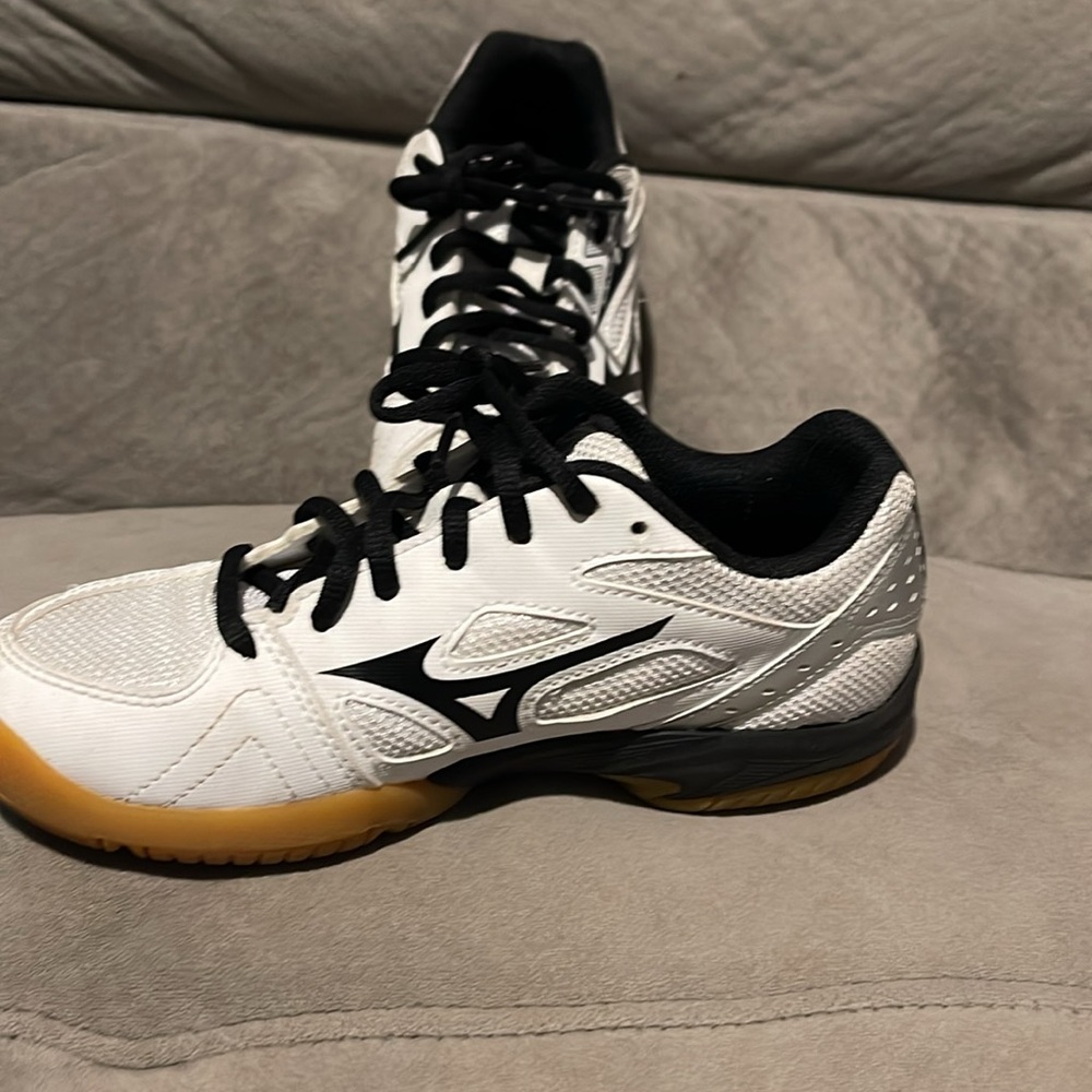 Mizuno Cyclone Speed 2 Junior Volleyball Shoes size 3